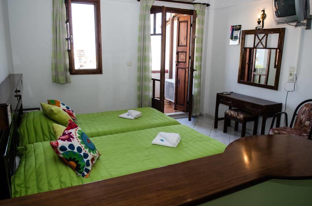 Anema By The Sea Guesthouse Karlovassi Exterior photo